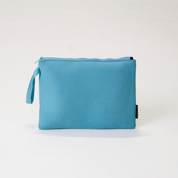 OVERSIZED WRISTLET POUCH SKY BLUE